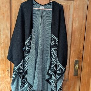 Merona Women's Black and Gray Patterned Poncho